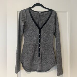 Lululemon gray long sleeve light weight quarter zip sweater size 4